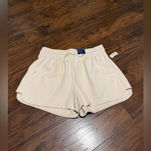 Old navy active women’s cream shorts size XL